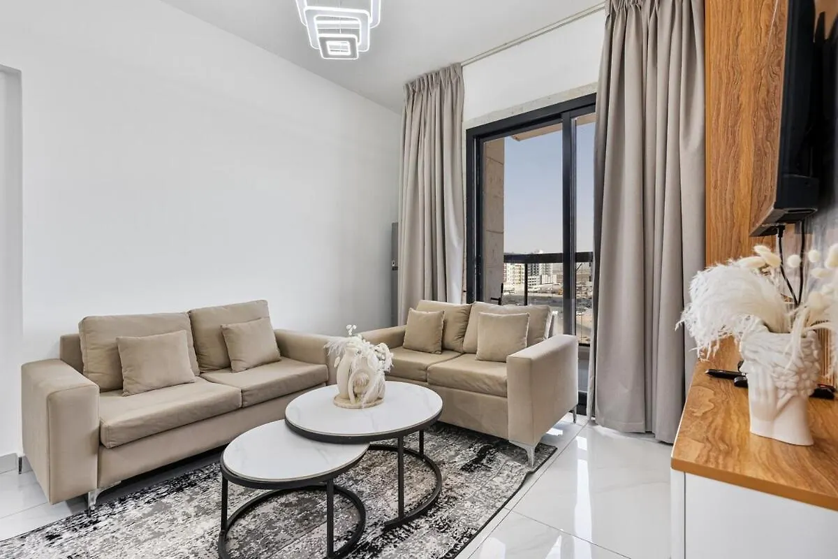 Chic & Cozy 1Br Apt With Pool And Gym Access Dubai