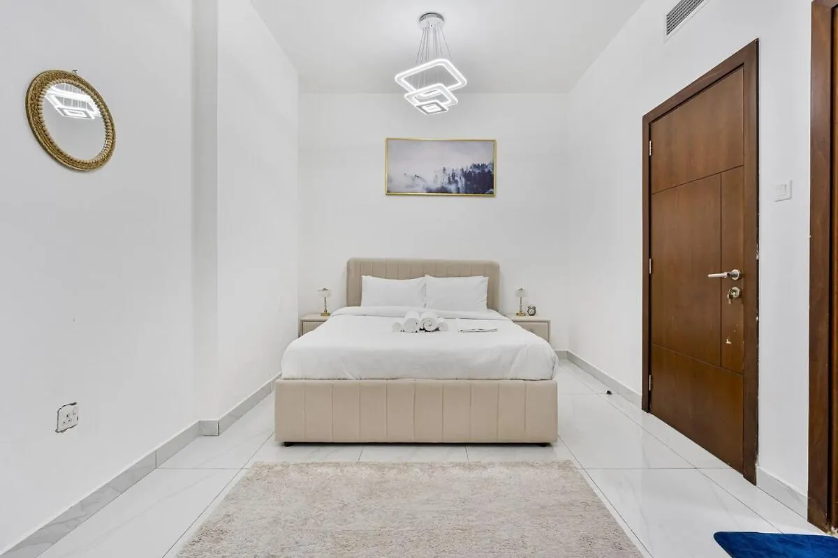 Chic & Cozy 1Br Apt With Pool And Gym Access Dubai Appartamento