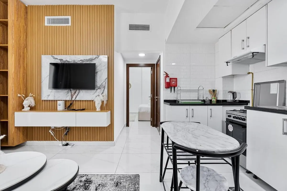 Appartamento Chic & Cozy 1Br Apt With Pool And Gym Access Dubai