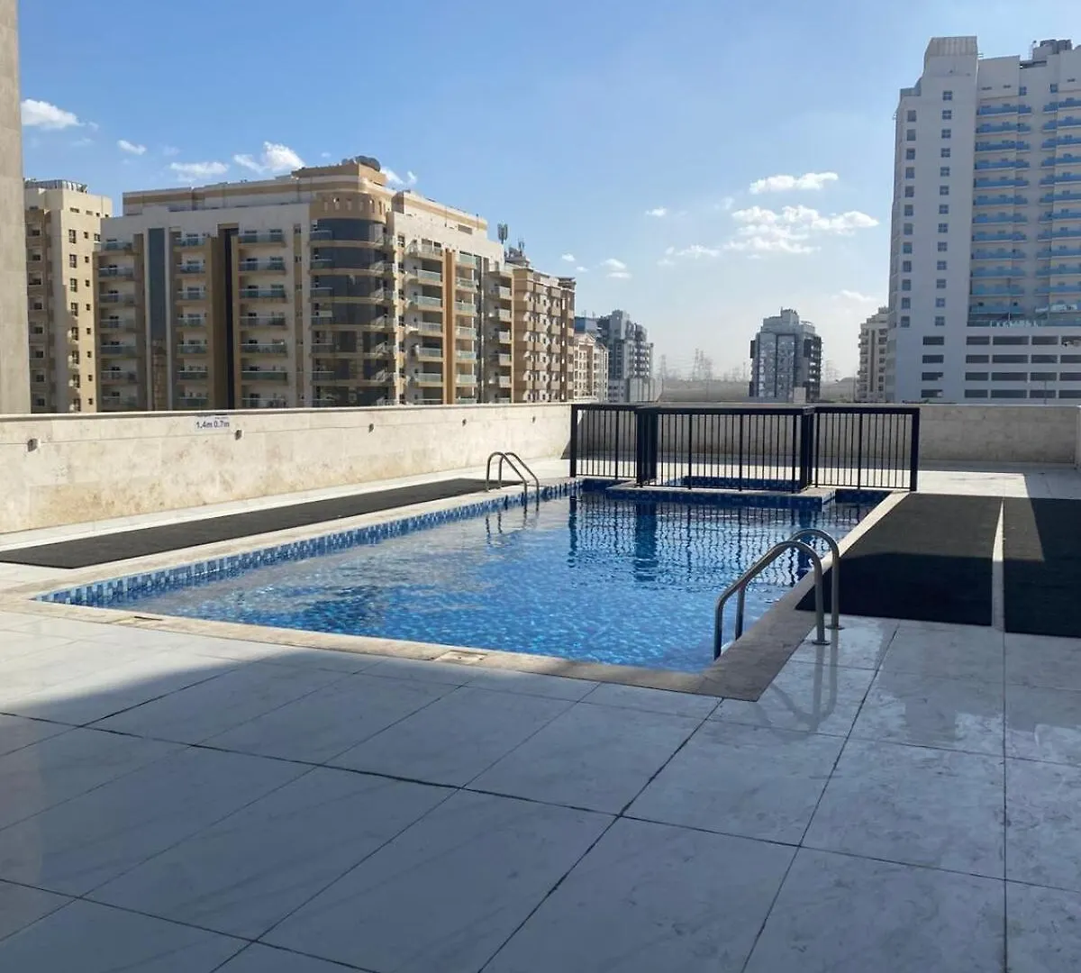 Appartamento Chic & Cozy 1Br Apt With Pool And Gym Access Dubai